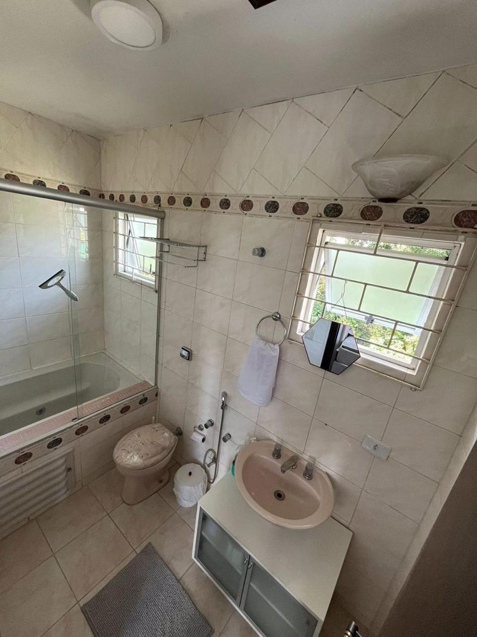 Opera Hostel Κουριτίμπα Εξωτερικό φωτογραφία