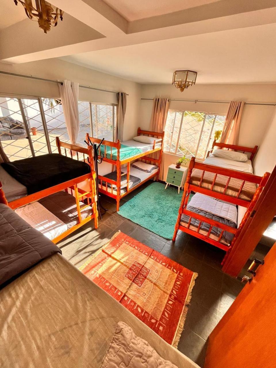 Opera Hostel Κουριτίμπα Εξωτερικό φωτογραφία